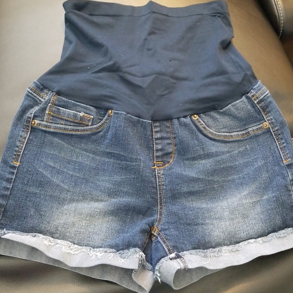 Maternity shorts
